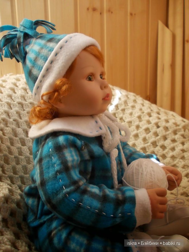 Флисовый костюмчик в клетку для куклы Adora (фото 7)