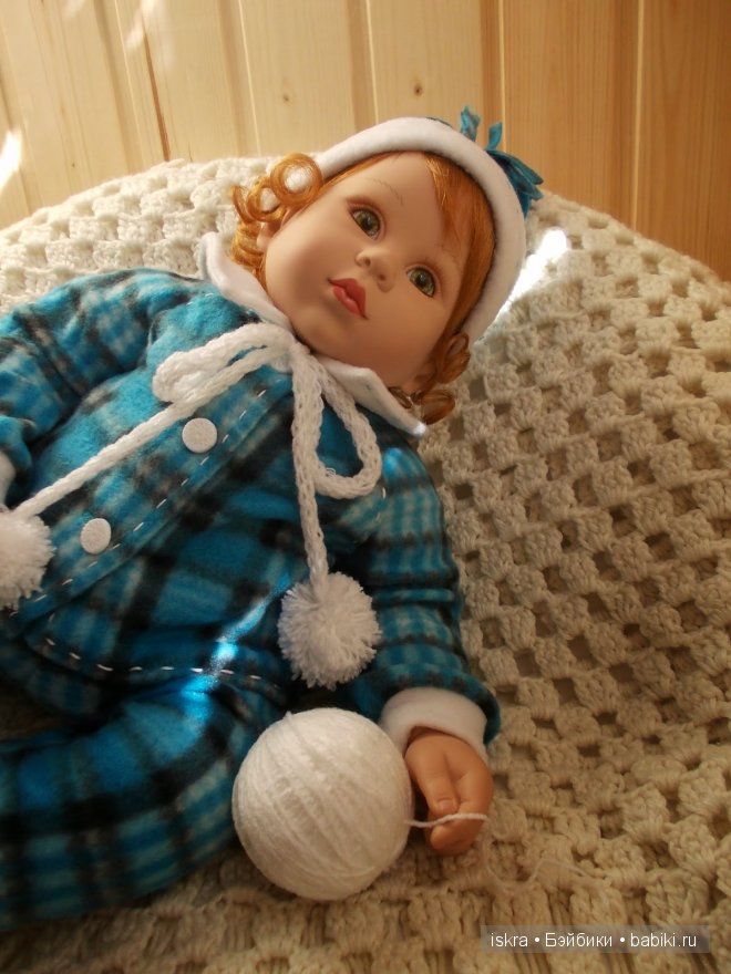 Флисовый костюмчик в клетку для куклы Adora (фото 10)