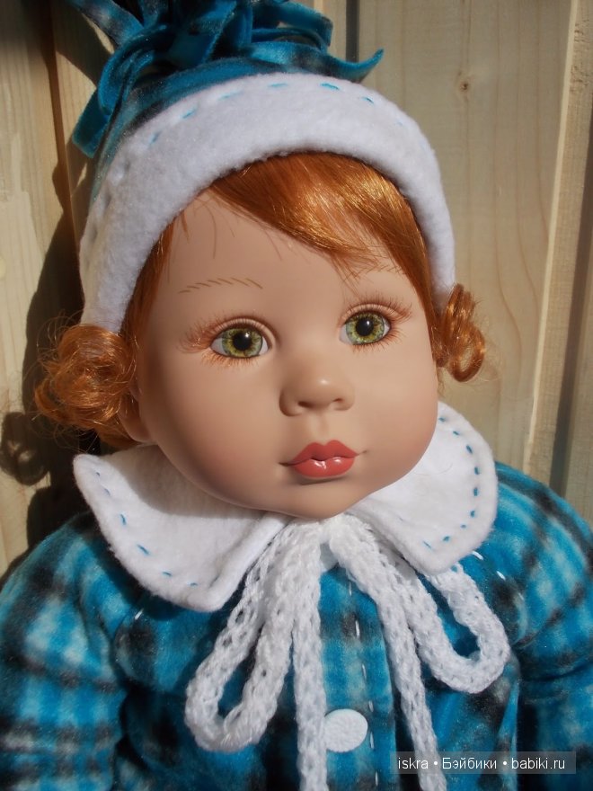 Флисовый костюмчик в клетку для куклы Adora