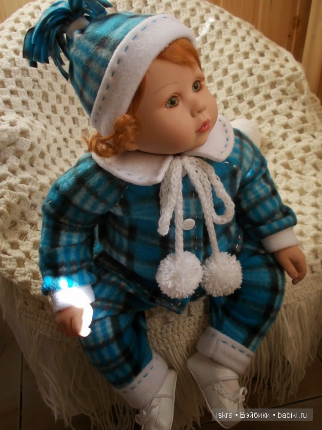 Флисовый костюмчик в клетку для куклы Adora (фото 3)