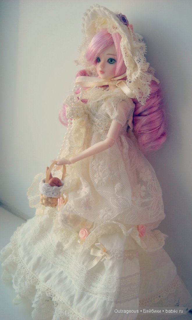 J-doll: koningslign в своём аутфите