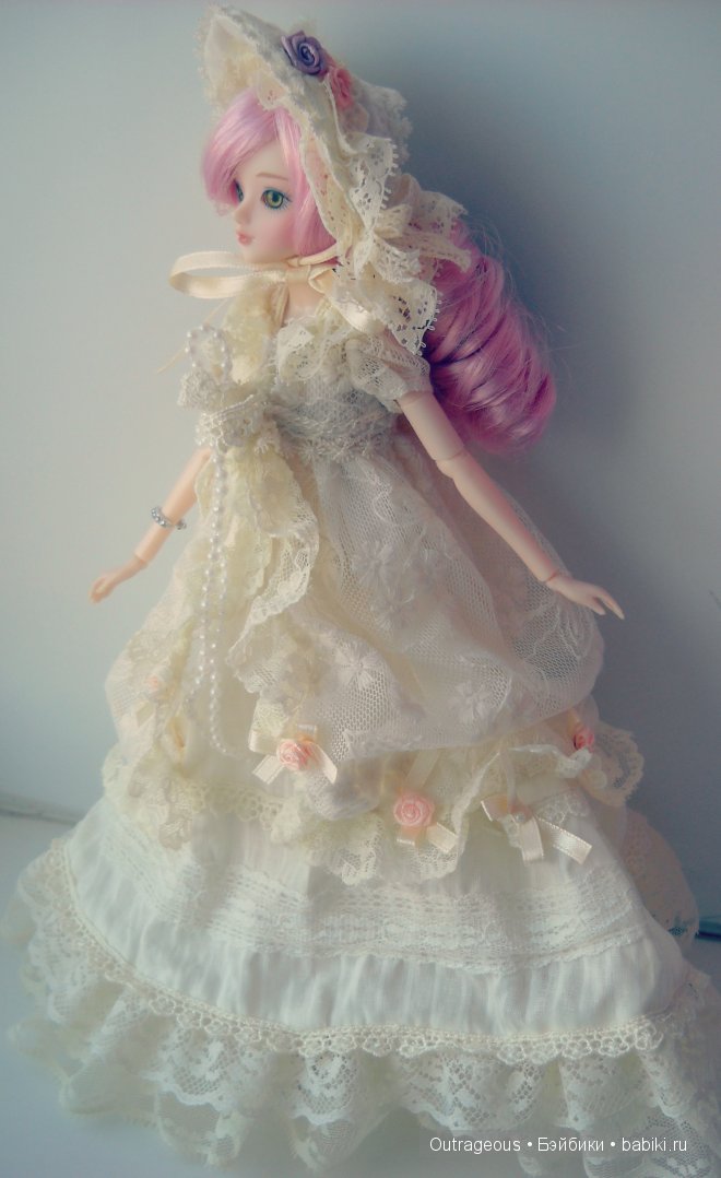 J-doll: koningslign в своём аутфите (фото 3)