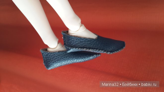 Ботинки, тапочки, платье и парик для куклы своими руками. Небольшая переделка (фото 9)