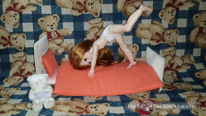 На пуховой на подушки — Мебель для кукол и домиков: фото (фото 9)