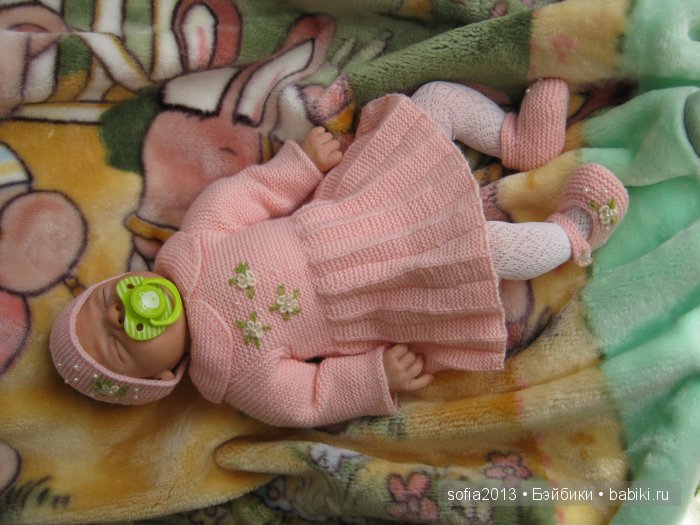 Розовый наряд с вышивкой в технике рококо | Бэйбики Розовый наряд с вышивкой в технике рококо (фото 3)