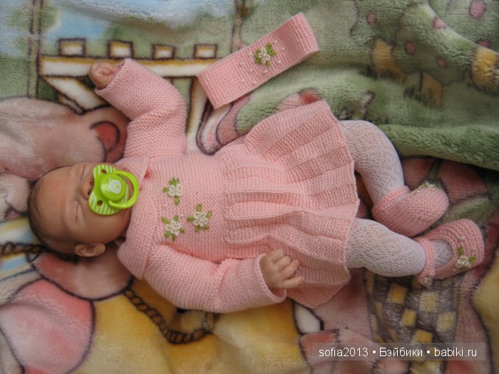 Розовый наряд с вышивкой в технике рококо | Бэйбики Розовый наряд с вышивкой в технике рококо (фото 2)