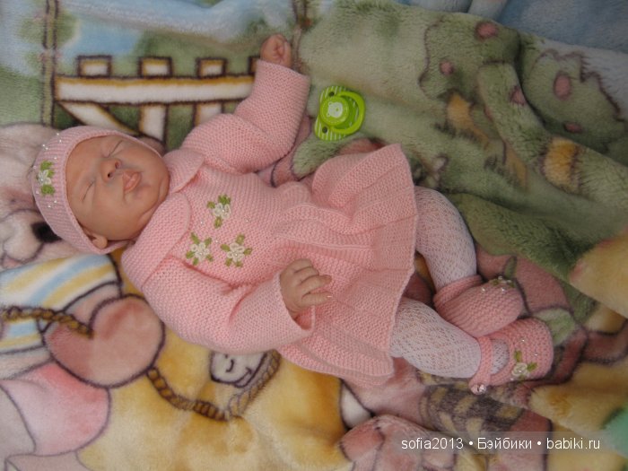 Розовый наряд с вышивкой в технике рококо | Бэйбики Розовый наряд с вышивкой в технике рококо