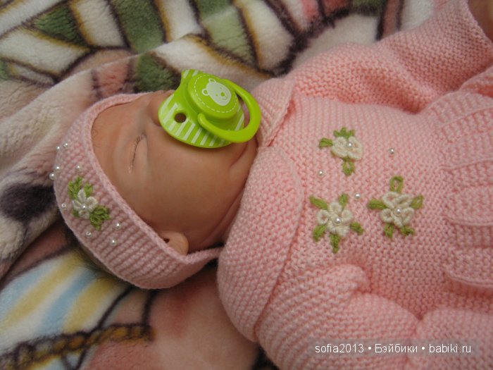 Розовый наряд с вышивкой в технике рококо | Бэйбики Розовый наряд с вышивкой в технике рококо (фото 8)