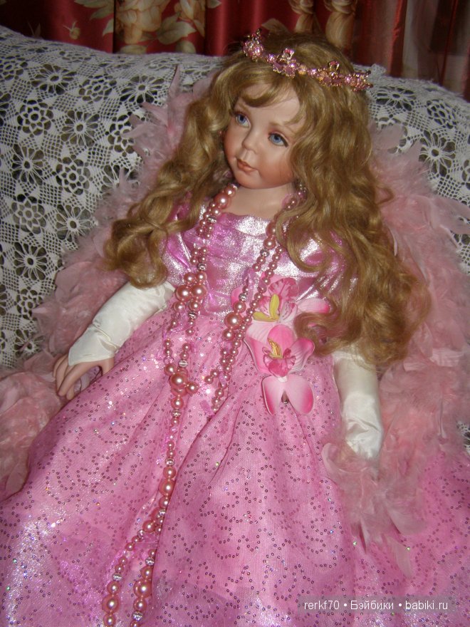 Красавица ЛаДеДа, фарфоровая кукла от Донны Руберт