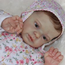 Малышка создана из распроданного молда Ларри