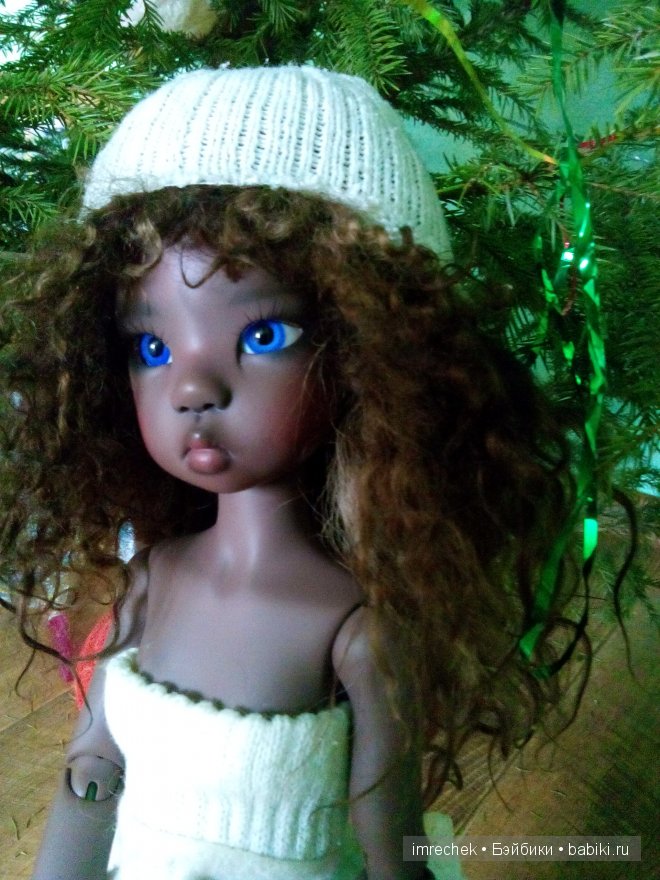 Miki darkest tan, Kaye Wiggs