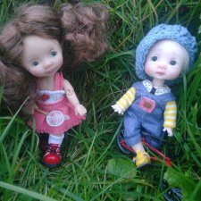 Кушать мороженое одному скучно и мне, и тебе, и ему....