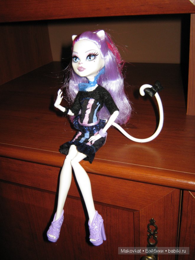 Моя первая монстряшка (и моя двадцатая кукла) Катрин де Мяу Monster High (фото 7)