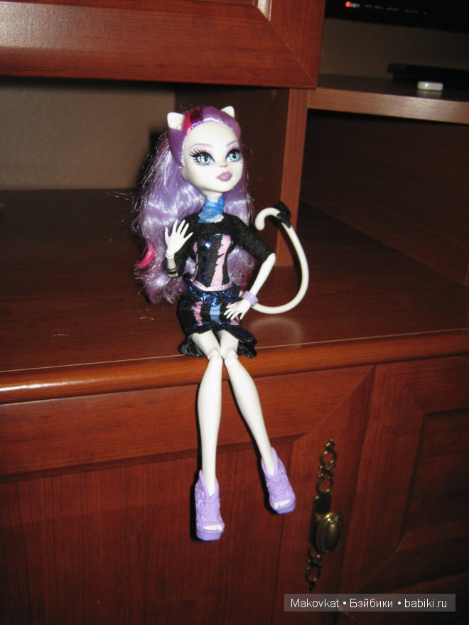 Моя первая монстряшка (и моя двадцатая кукла) Катрин де Мяу Monster High (фото 6)