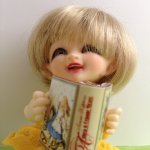 Малышка с книжкой