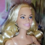 Barbie The Movie Марго Робби в золотистом комбинезоне