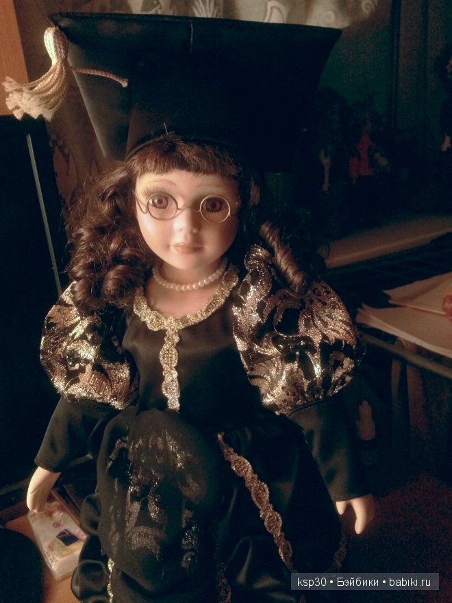 А эта куколка - Оля, ждет восьмого марта, подарок для мамы))) Очень на нее похожа))
