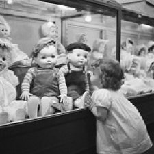Куклы и их маленькие мамы в фотографиях и стихах