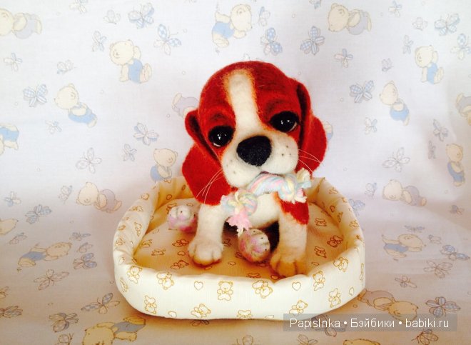 Щеночек Клоя, свалена из итальянской шерсти, росточком 14 см, еще совсем маленькая и неуклюжая, но озорная