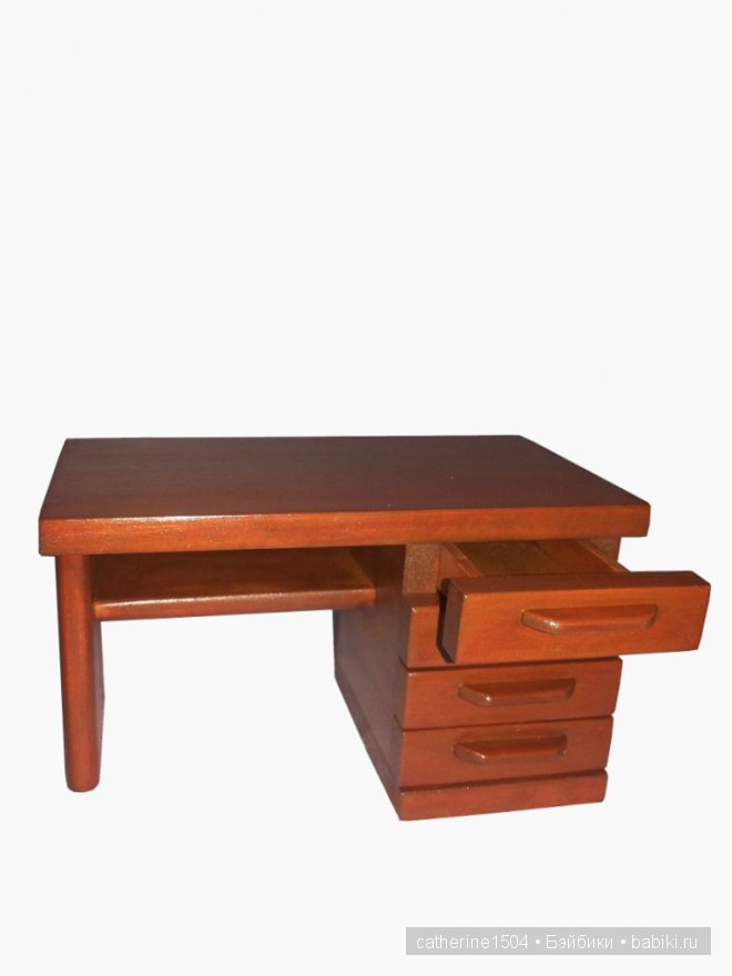 деревянный стол