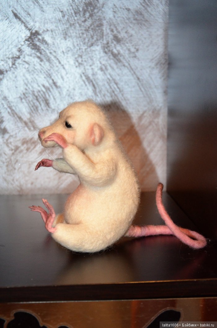 Игрушка из шерсти в технике сухого валяния. Крысик