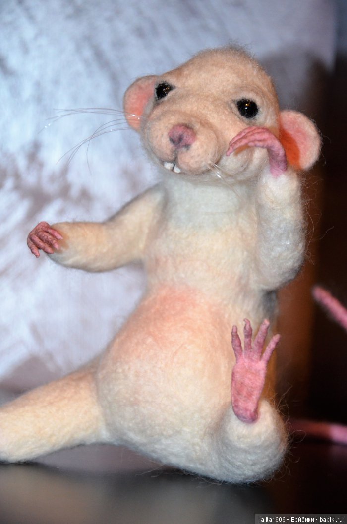 Игрушка из шерсти в технике сухого валяния. Крысик (фото 4)