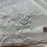 Набор винтажных платочков на скатерти