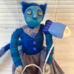 Синяя кошка с синей рыбой