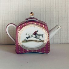 Красивый чайник для больших кукол