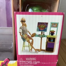 Мебель из набора Барби художник