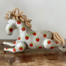 Конь в яблоко