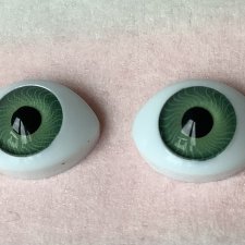 Глаза рыбки зеленые