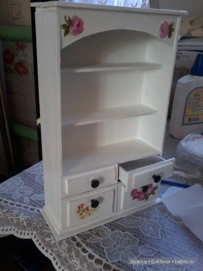 Шкафчик из деревянных линеек (фото 2)