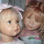 Хорошие подружки в ожидании праздника.