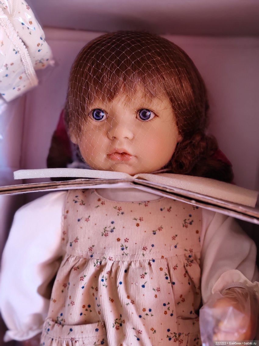 Сестрёнка Виолетта тоже в наличии