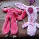 розовое худи и костюм зайчика для большеголовых