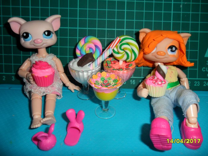 Дочкины девочки с угощениями в гости))