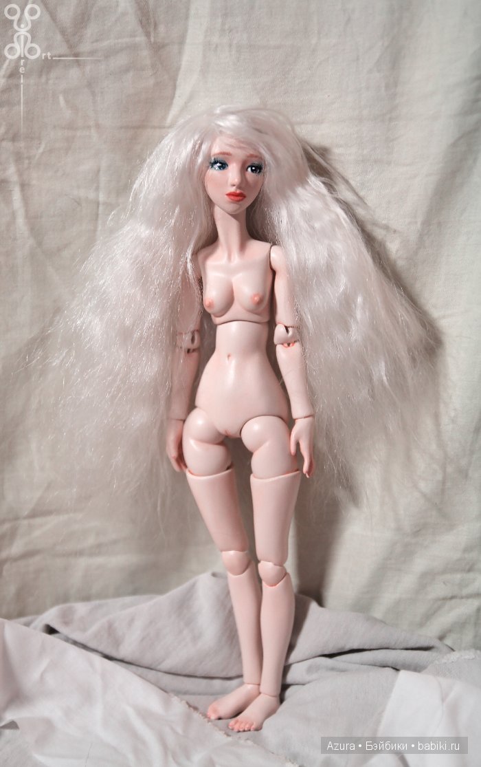 Луна - одна из трёх дипломных кукол