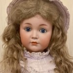 Роскошная закрыторотая кукла  KR 117