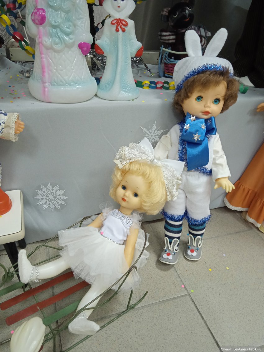 Новогодняя выставка "Путешествие в детство"