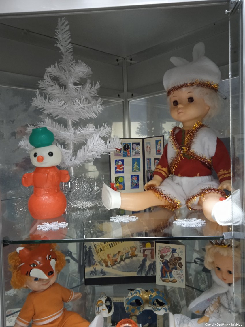 Новогодняя выставка "Путешествие в детство"