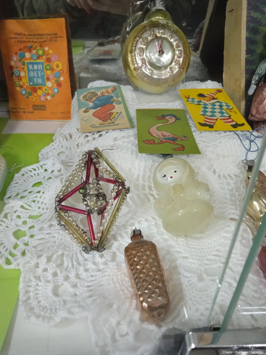 Новогодняя выставка "Путешествие в детство"