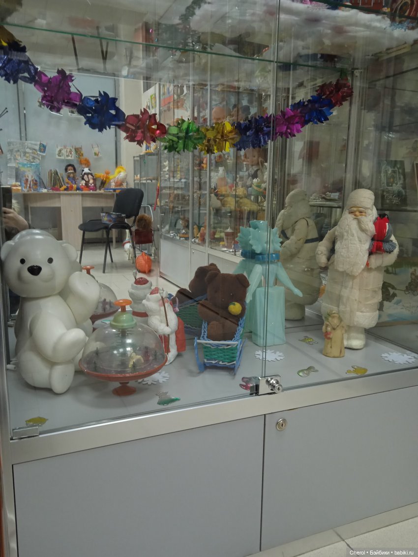 Новогодняя выставка "Путешествие в детство"