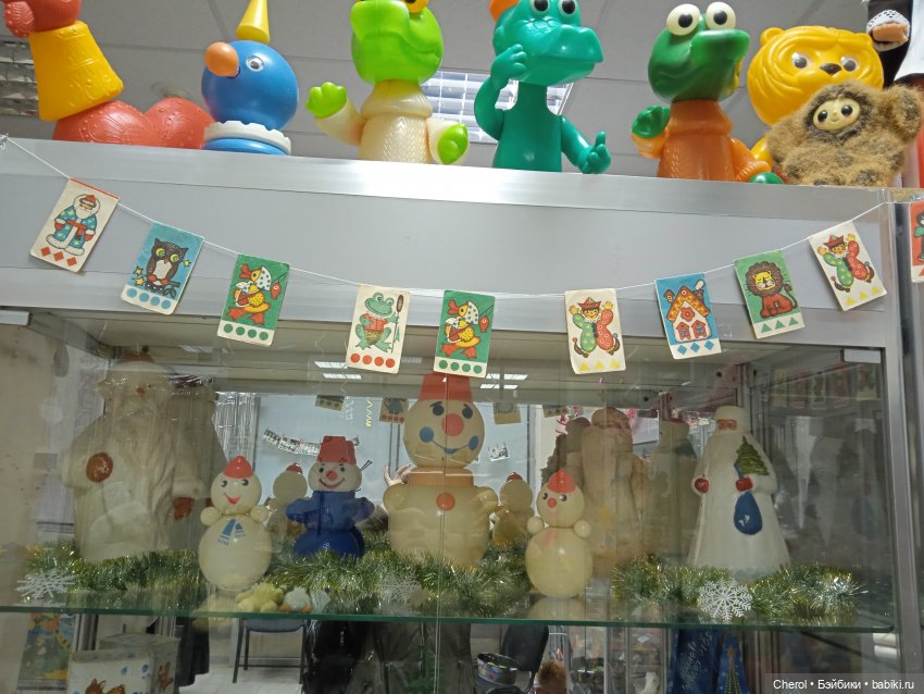 Новогодняя выставка "Путешествие в детство"