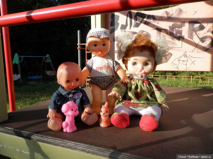 На детской площадке — Игрушки СССР и советского детства: резиновые (фото 6)