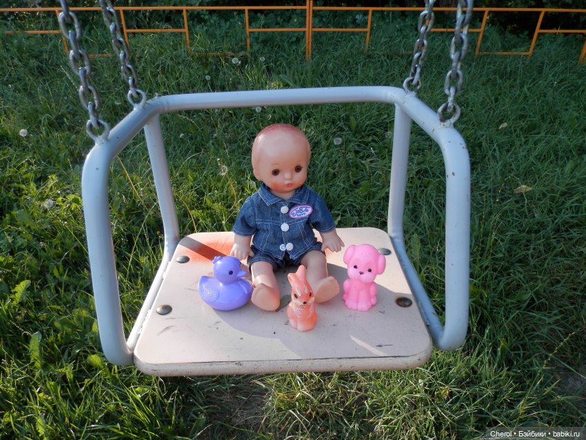 На детской площадке — Игрушки СССР и советского детства: резиновые