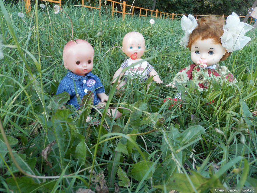 На детской площадке — Игрушки СССР и советского детства: резиновые