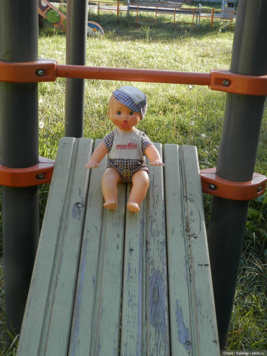 На детской площадке — Игрушки СССР и советского детства: резиновые