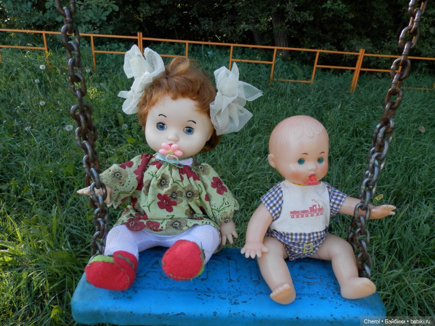 На детской площадке — Игрушки СССР и советского детства: резиновые