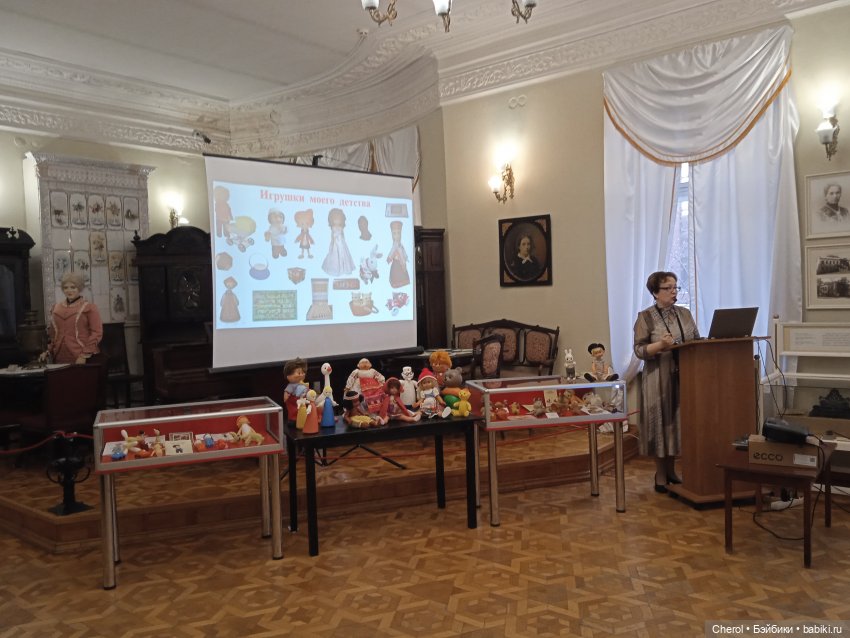 Выставка игрушек в День народного единства